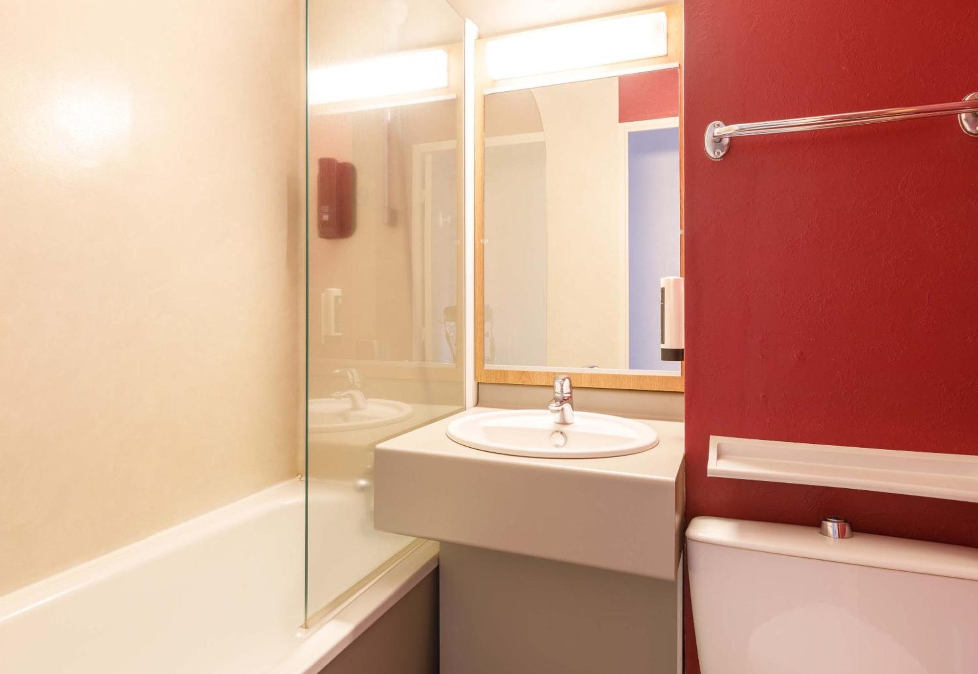 B&B Hotel Le Puy-En-Velay Vals-pres-le-Puy Экстерьер фото